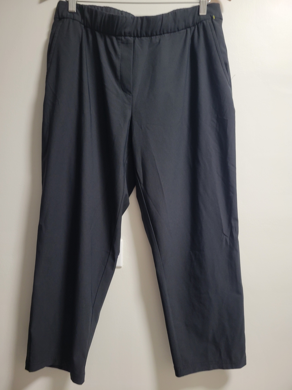 Nike Dry-Fit Tech Woman's Black Stretch Athletic Pants Jogers